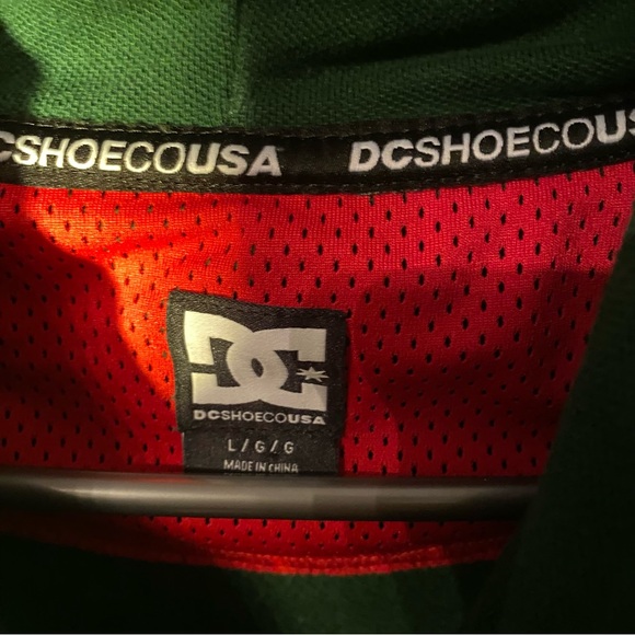 DC SHOES skateboard type green hoodie with graphics on sleeve cuffs - Picture 6 of 8